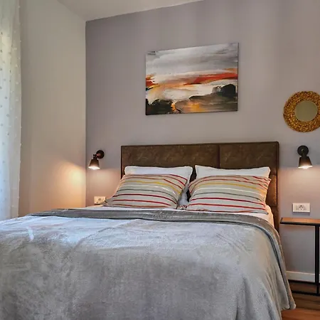 Vila Telma In - Haus Fuer 8-10 Personen Kostrcani