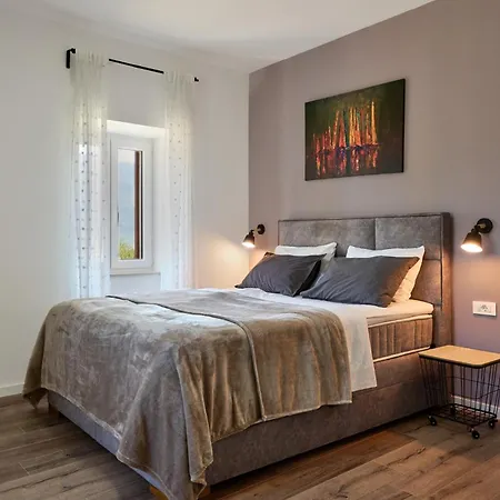 Telma In - Haus Fuer 8-10 Personen Vila Kostrcani