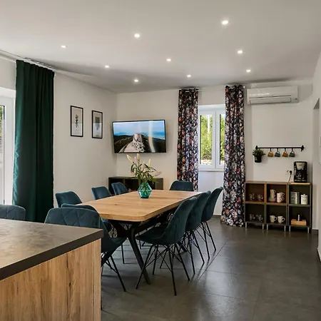Telma In - Haus Fuer 8-10 Personen Kostrcani